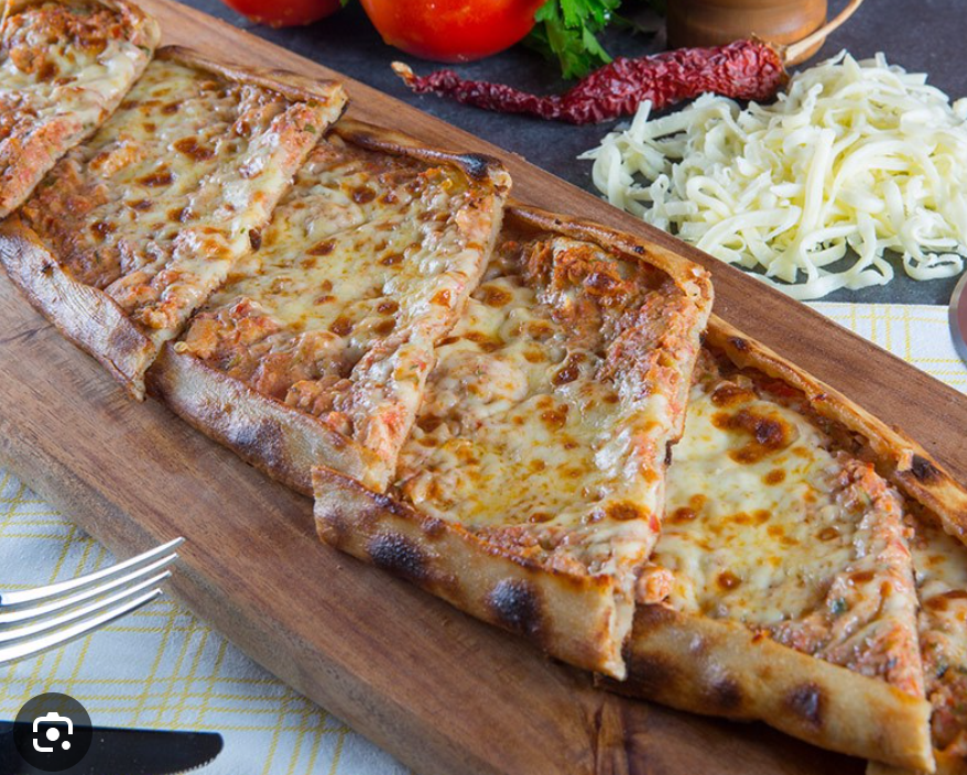 Kıymalı Kaşarlı Pide